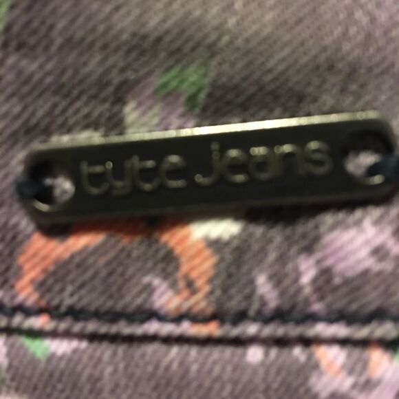 Floral Jean shorts size 7 - Picture 3 of 5